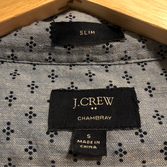 Long sleeve button down Chambray shirt from J. Crew - Picture 4 of 5